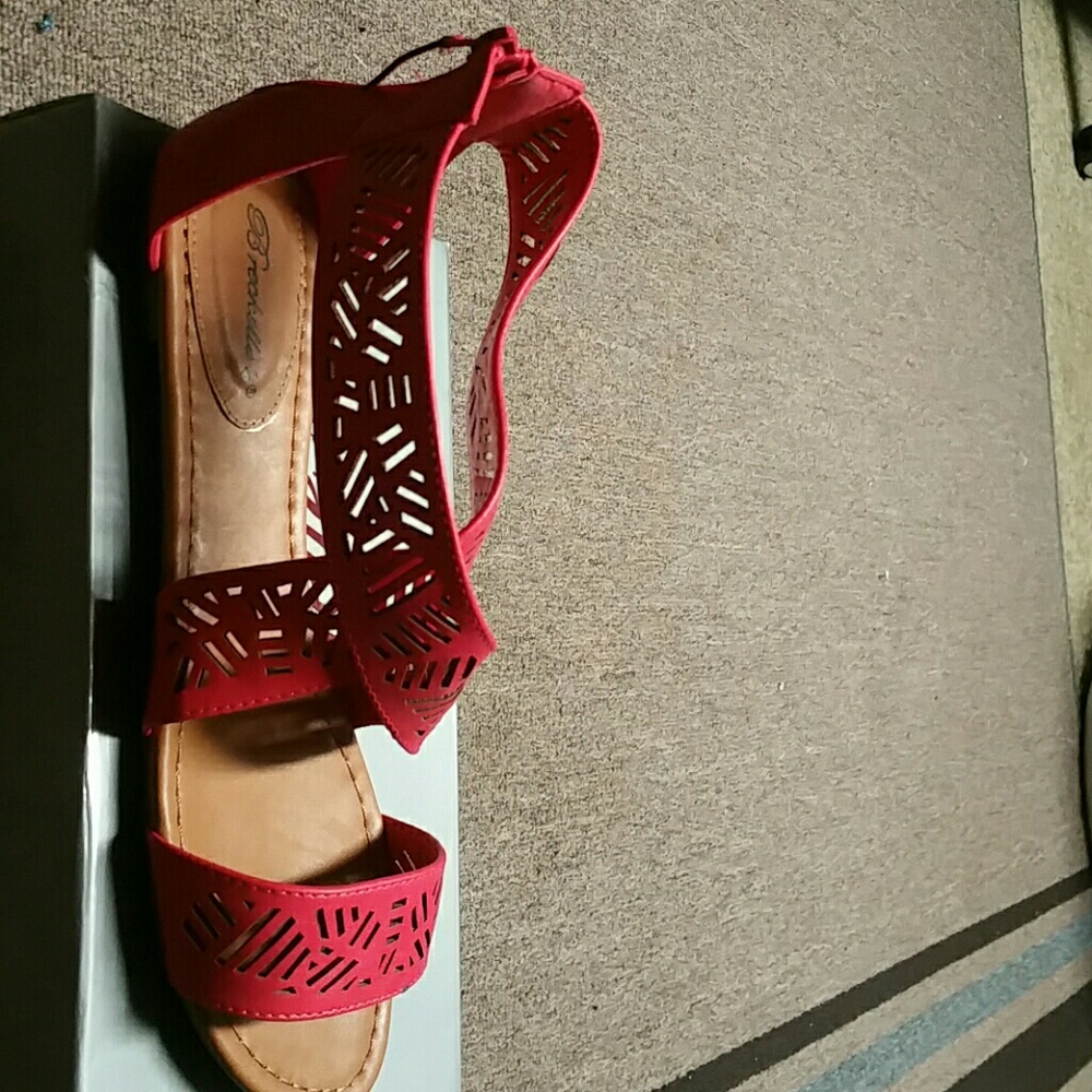 Sandals - Picture 2 of 3